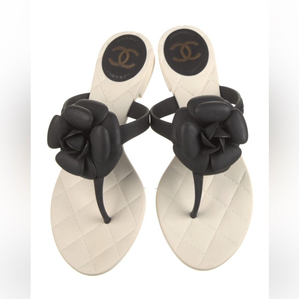 Chanel sandal size 6